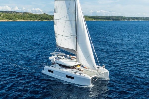catamaran-lagoon-38-slider-30_0